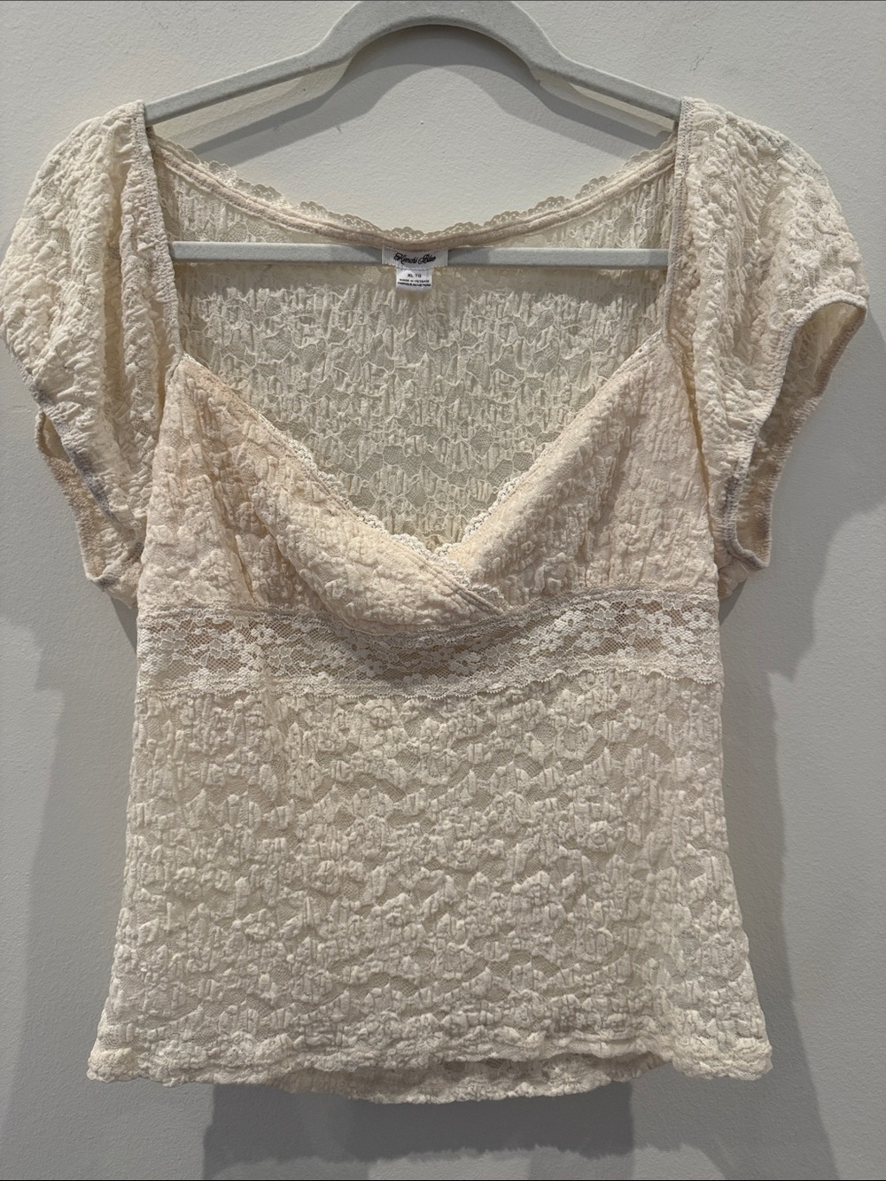 Kimchi Blue Cream Lace Cap Sleeve Scoop Neck Top